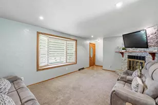2430 Heather Rd, Green Bay, WI 54311 - Photo 5