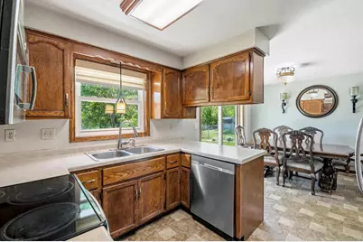 2430 Heather Road, Green Bay, WI 54311 - Photo 9