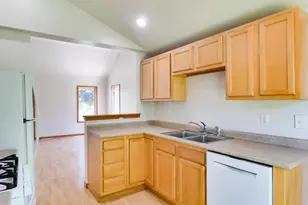 1224 Wirtz Ave, Green Bay, WI 54304 - Photo 9