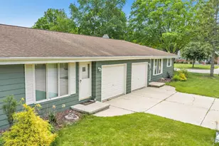 1715 Edgehill Dr, Green Bay, WI 54304 - Photo 3