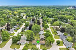 1715 Edgehill Dr, Green Bay, WI 54304 - Photo 7