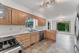 2595 Edgewood Ln, Green Bay, WI 54302 - Photo 5