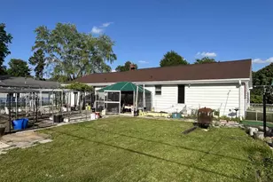 2276 Shady Ln, Green Bay, WI 54313 - Photo 3