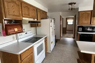 2276 Shady Ln, Green Bay, WI 54313 - Photo 5
