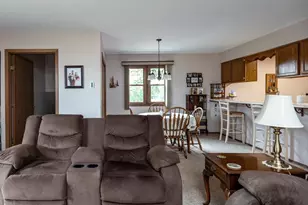 930 Manor Dr, Neenah, WI 54956 - Photo 9