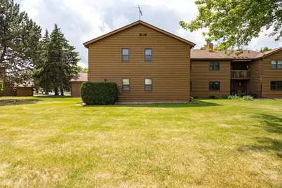 930 Manor Drive #63, Neenah, WI 54956 - Photo 5