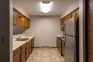 930 Manor Dr, Neenah, WI 54956 - Photo 11