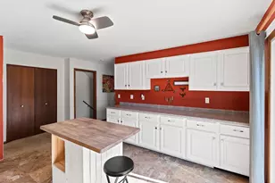 812 Kay Kourt, Neenah, WI 54952 - Photo 9
