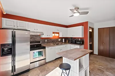 812 Kay Kourt, Neenah, WI 54952 - Photo 11