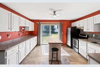 812 Kay Kourt, Neenah, WI 54952 - Photo 7