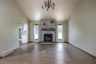 W6517 Greenwood Ct, Greenville, WI 54942 - Photo 9