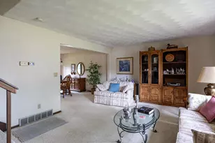 1017 E Capitol Dr, Appleton, WI 54911 - Photo 9