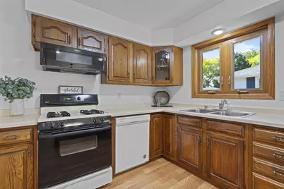 2352 Mount Vernon Street, Oshkosh, WI 54901 - Photo 7