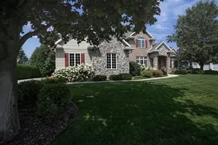 422 Bosworth Ln, Neenah, WI 54956 - Photo 3