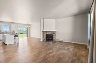 1897 Meadowland Ct, Green Bay, WI 54311 - Photo 3