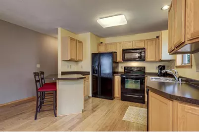 2420 Noel Court, Oshkosh, WI 54904 - Photo 7