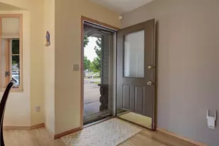 2420 Noel Ct, Oshkosh, WI 54904 - Photo 5