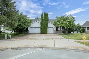 2420 Noel Ct, Oshkosh, WI 54904 - Photo 1