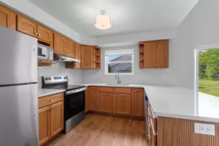 1091 Stillmeadow Ln, Menasha, WI 54952 - Photo 9