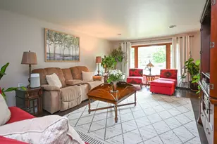 1738 Debra Ln, Green Bay, WI 54302 - Photo 5