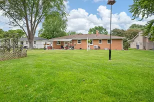 1738 Debra Ln, Green Bay, WI 54302 - Photo 37