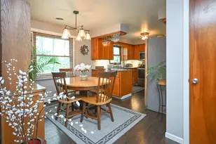 1738 Debra Ln, Green Bay, WI 54302 - Photo 7