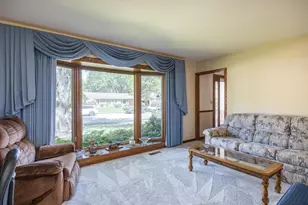 1710 Arlington Dr, Oshkosh, WI 54904 - Photo 3