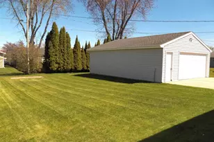 941 S 41st St, Manitowoc, WI 54220 - Photo 21