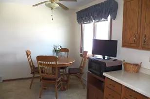 941 S 41st St, Manitowoc, WI 54220 - Photo 5