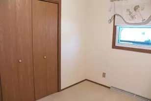 941 S 41st St, Manitowoc, WI 54220 - Photo 9
