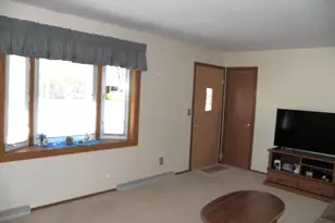 941 S 41st St, Manitowoc, WI 54220 - Photo 7