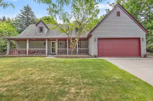 715 Hawthorn Dr, West Bend, WI 53095 - Photo 3