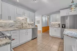 715 Hawthorn Dr, West Bend, WI 53095 - Photo 7