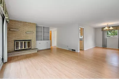 915 Tommark Street, Green Bay, WI 54304 - Photo 7