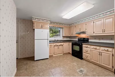 915 Tommark Street, Green Bay, WI 54304 - Photo 15