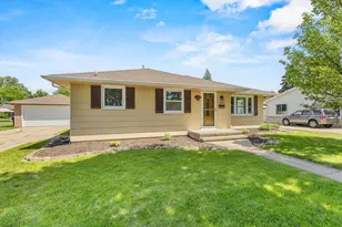 2700 N Lillian Ct, Appleton, WI 54911 - Photo 3