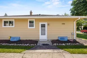 2700 N Lillian Ct, Appleton, WI 54911 - Photo 41