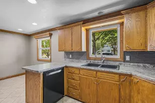 2700 N Lillian Ct, Appleton, WI 54911 - Photo 17