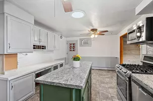 1675 Kennedy Dr, Green Bay, WI 54304 - Photo 11