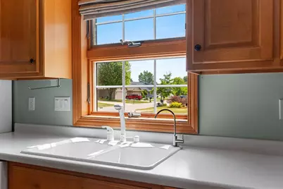 2098 S Rock River Circle, De Pere, WI 54115 - Photo 7
