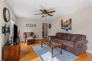 1253 Marian Ln, Green Bay, WI 54304 - Photo 9