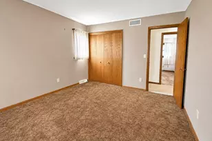 848 W South Park Ave, Oshkosh, WI 54902 - Photo 37