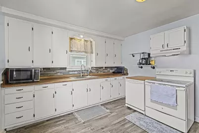 1054 Tyler Avenue, Oshkosh, WI 54902 - Photo 11