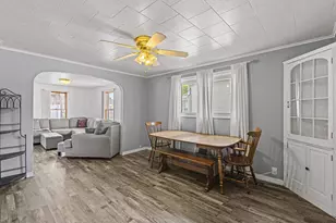 1054 Tyler Ave, Oshkosh, WI 54902 - Photo 9