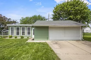1054 Tyler Ave, Oshkosh, WI 54902 - Photo 19