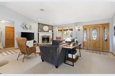 205 Oak Knoll Court, Hortonville, WI 54944 - Photo 5