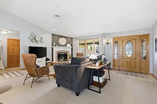 205 Oak Knoll Ct, Hortonville, WI 54944 - Photo 5