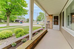 1947 Mc Curdy St, Oshkosh, WI 54902 - Photo 3