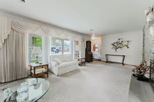 1947 Mc Curdy St, Oshkosh, WI 54902 - Photo 9