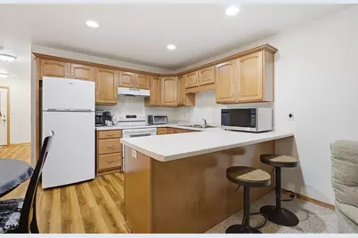 2127 Royal Crest Circle #3, Green Bay, WI 54311 - Photo 9